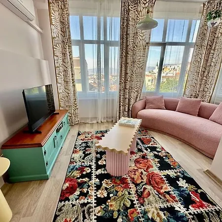 Apartment Renkli Rueyalar
